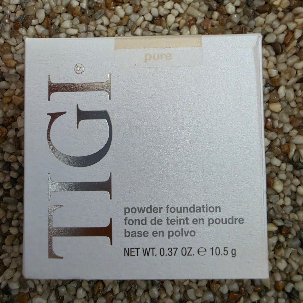 TIGI Powder Foundation Pure 0.37 oz Matte Face Makeup Compact with Mirror